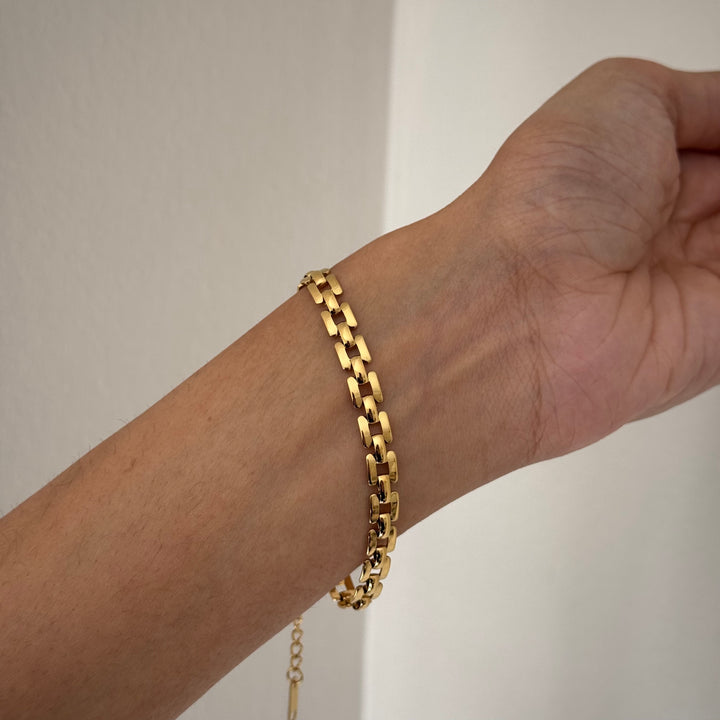 Olivia Hallow Necklace & Bracelet